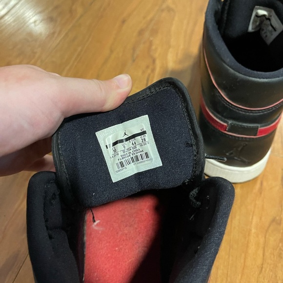 Jordan Black and Red Sneakers High-Top Leather - Picture 2 of 6